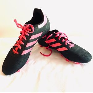 Adidas girls soccer cleats size 5